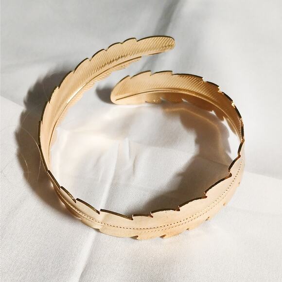 Boutique New gold tone feather Egyptian look arm bangle - Picture 3 of 4